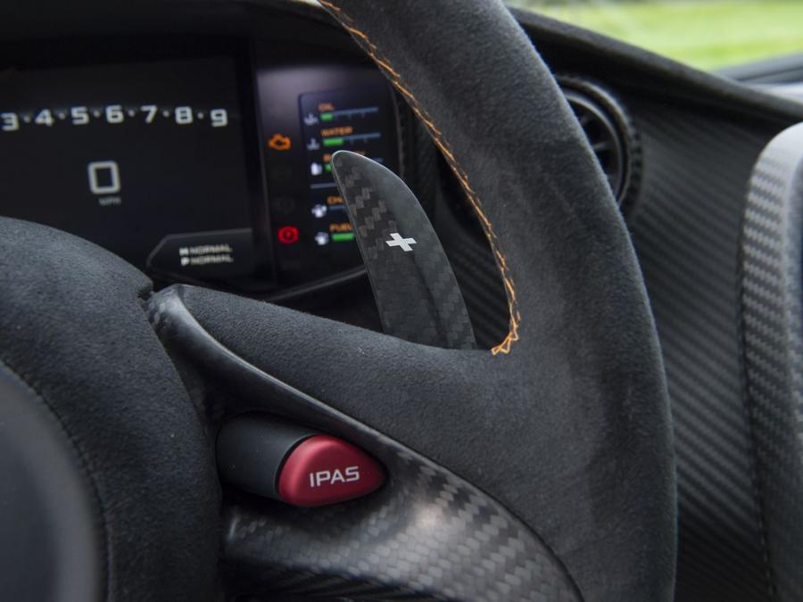 Детали интерьера McLaren P1 XP05 (990006) 2013 года  (фото 13 из 89)
